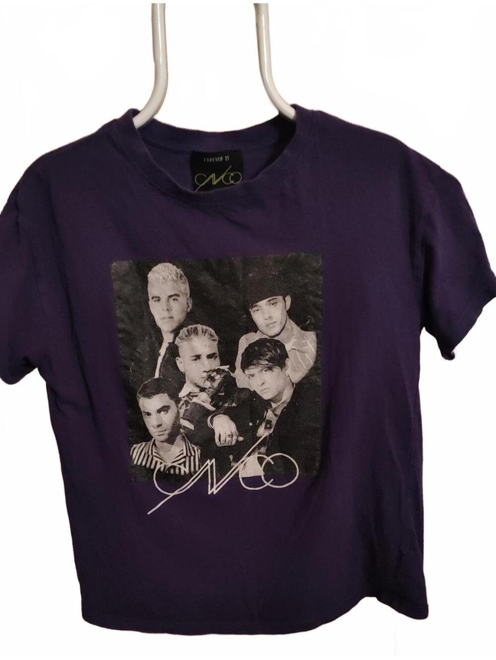 CNCO world tour women's M by Forever 21 Tee Size M - EUC